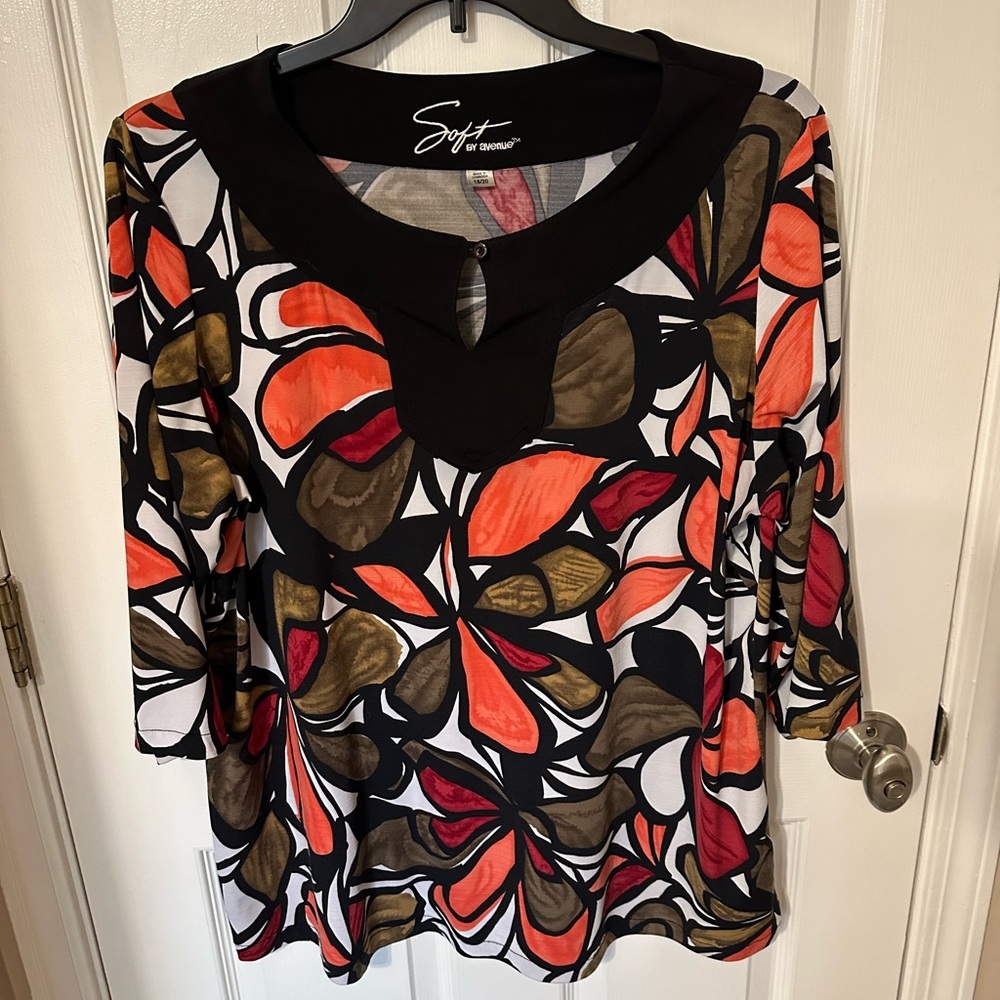 Avenue Womens Blouse Size 18/20 Floral Round Neck 3/4 Sleeve Flowy Feminine
